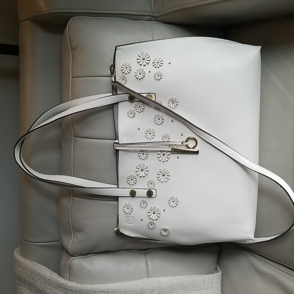 Calvin Klein Large, New W/O Tag White Leather Tote/Cross Body Bag, $60 - Picture 3 of 12